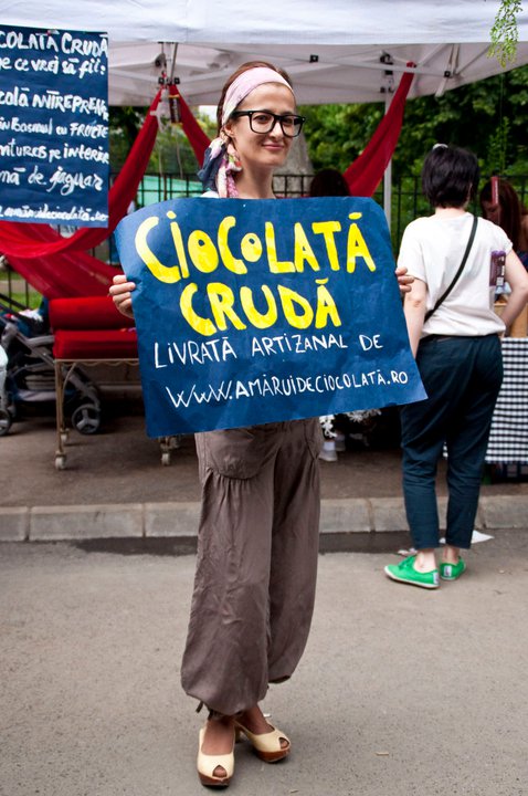 cu posterul la vedere