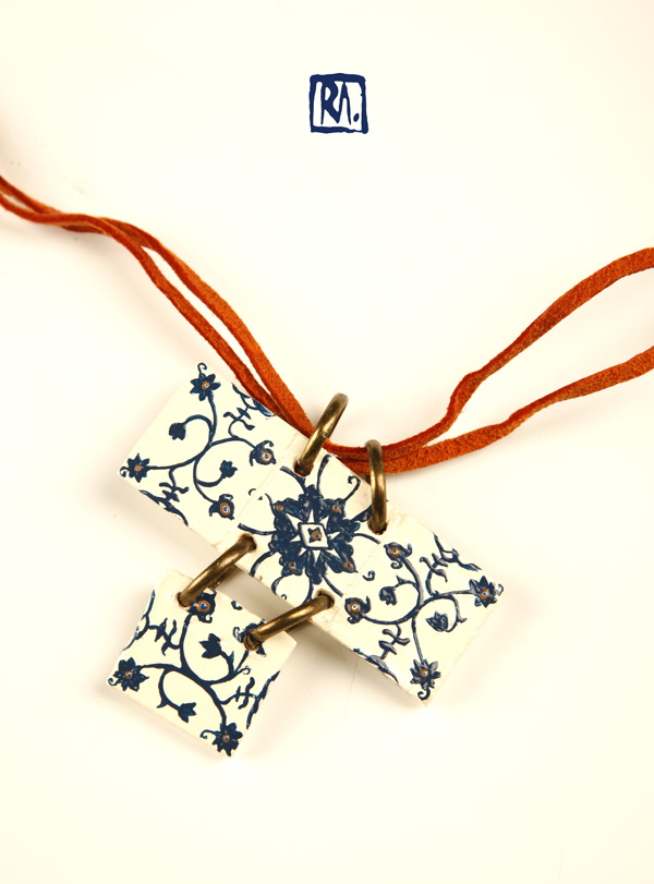 RA-PENDANT-FLORI-ALBASTRE-IN-BUCURESTI