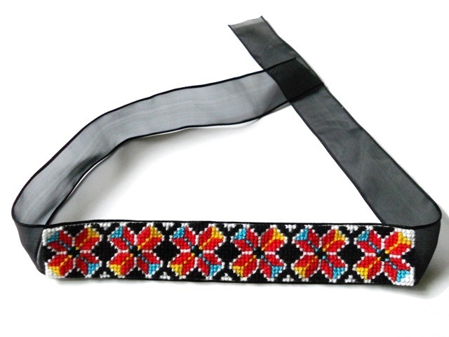Bijuterii handmade, bratara cusuta, cross stitch, model traditional romanesc, rosu, negru, alb, galben, albastru