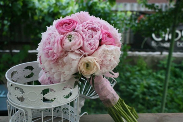 Buchet bujori si ranunculus