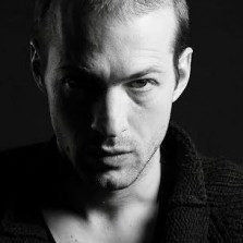 Istvan Teglas, de la artist simplist la hoț minimalist în Comedie Neagră
