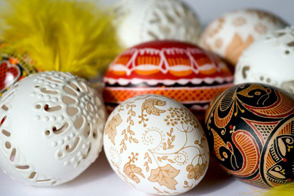 oua-pasti-paste-traditii-vopsite-colorate-pictate-shutterstock_27407071