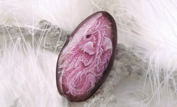 fantasy-creatures-stone-painting-necklaces-alvia-alcedo-5