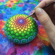Elspeth McLean și stilul ei unic de desen ”Dotillism”