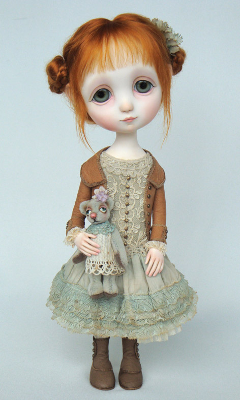 Olivia (înălțime 29cm) și ursulețul Lila ( înălțime 8cm) Olivia și ursulețul ei Lila