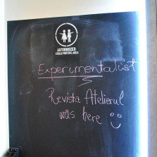 Revista Atelierul la venisajul expoziţiei Experimentalist.ro