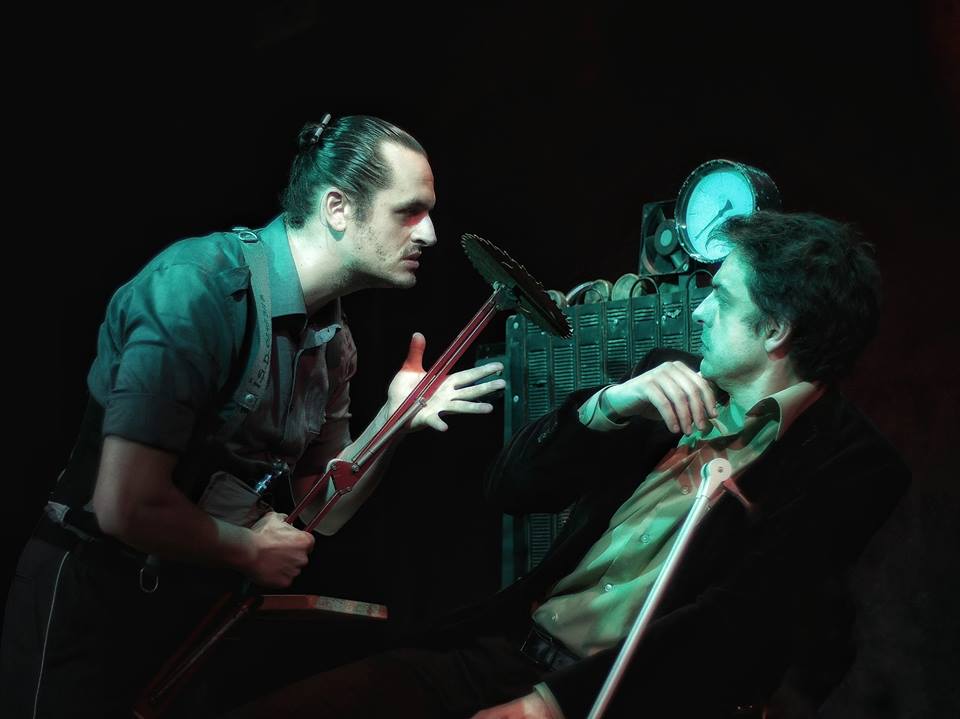 Omul perna 2. Foto Alexandru Cristea