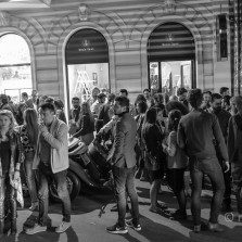 Sute de oameni frumoși la cel mai nou street party din oraș