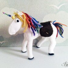 Tutorial: Desenează jucăria – Unicornul Curcubeu