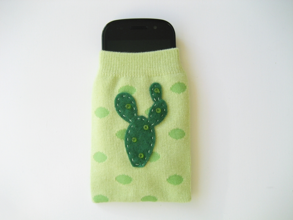 diy-cactus-phone-case-sock-spot