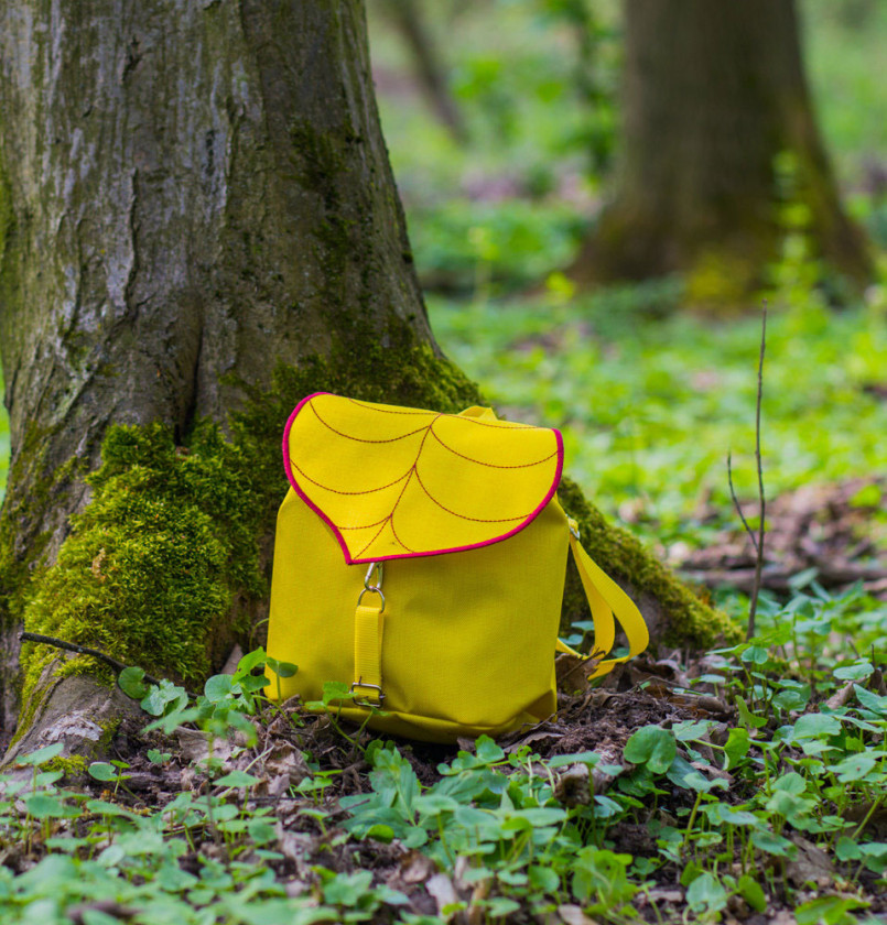 http://www.lostateminor.com/2016/05/30/every-nature-lover-needs-a-bag-that-looks-like-a-giant-leaf/