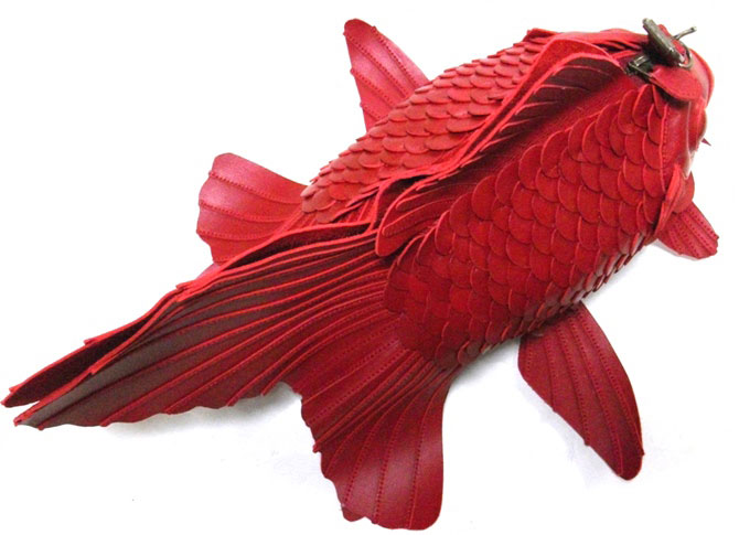 http://www.lostateminor.com/2016/02/25/this-bag-makes-it-look-like-youre-carrying-a-giant-goldfish/