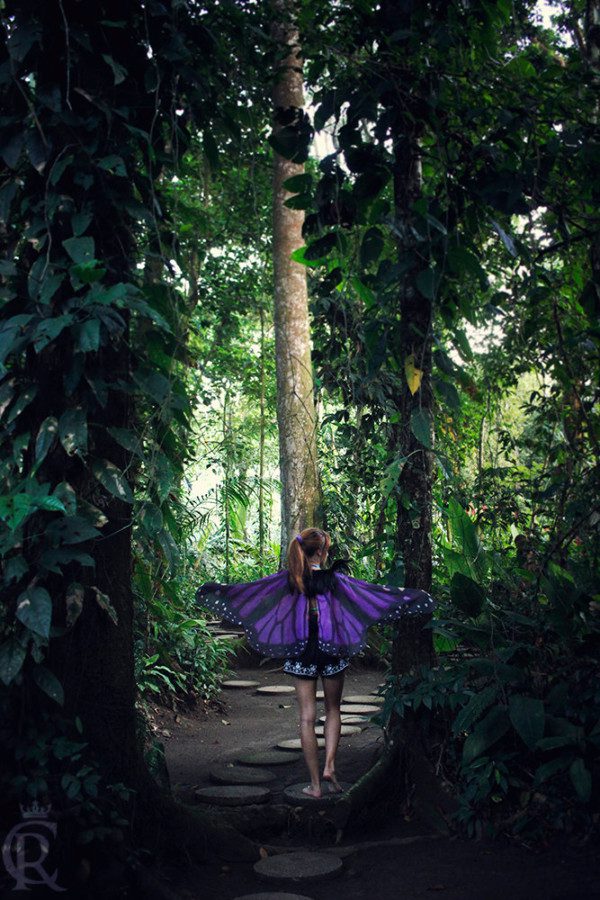 http://culturenlifestyle.com/post/142148637067/stunning-conceptual-scarves-emulate-butterfly / 2-7