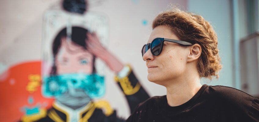 Maria Zurbagiu sau Meri The Zu vrea să coloreze vieți și pereți