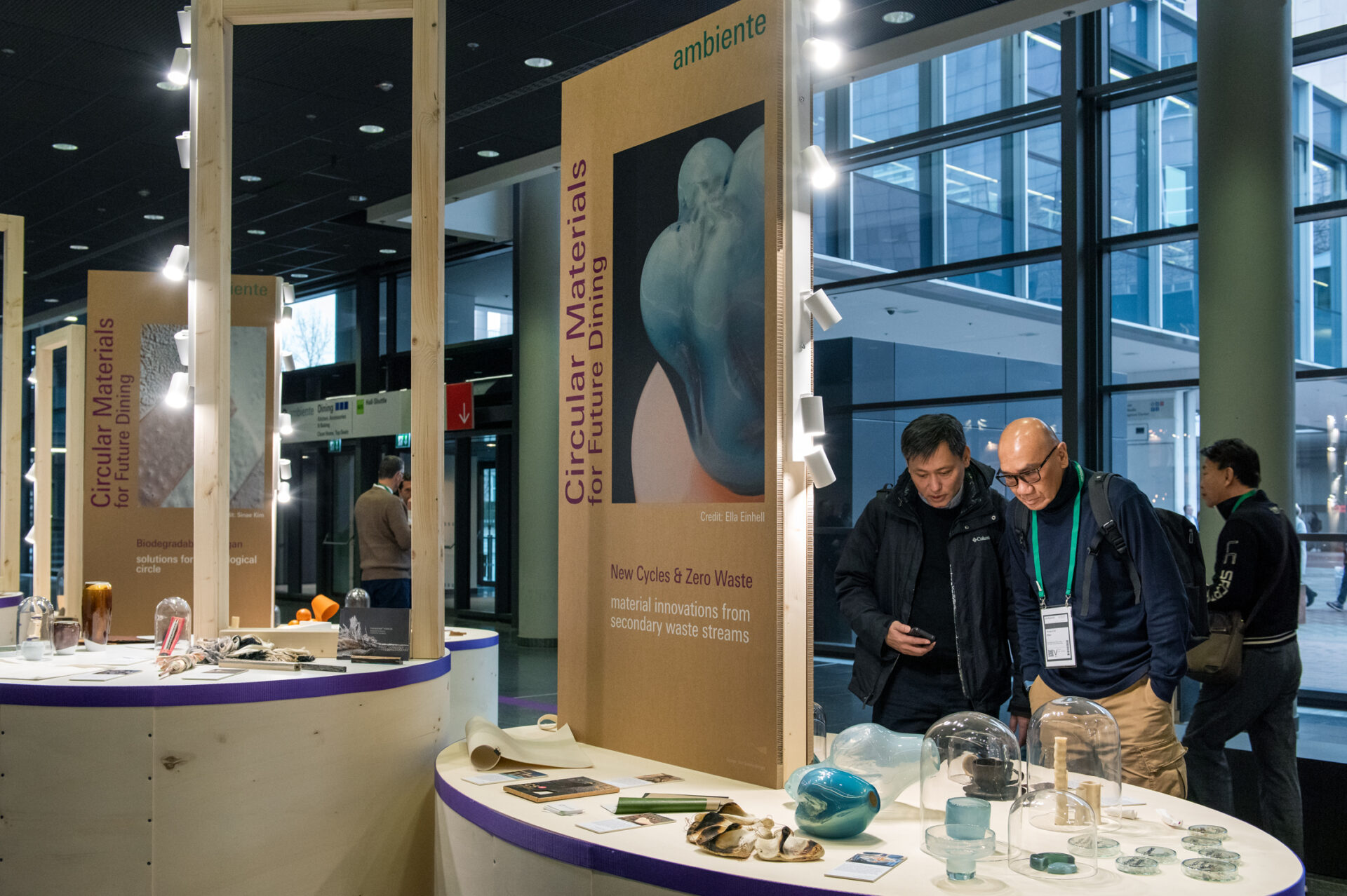 The special presentation "Circular Materials for Future Dining" focused on material development based on organic raw materials and set the tone for the future of tableware. Foto: Messe Frankfurt/Petra Wenzel. The special presentation "Circular Materials for Future Dining" focused on material development based on organic raw materials and set the tone for the future of tableware. Foto: Messe Frankfurt/Petra Wenzel.