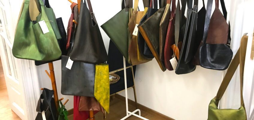 Fir de In: genți extravagante, lucrate manual și sustenabil, categoria slow fashion