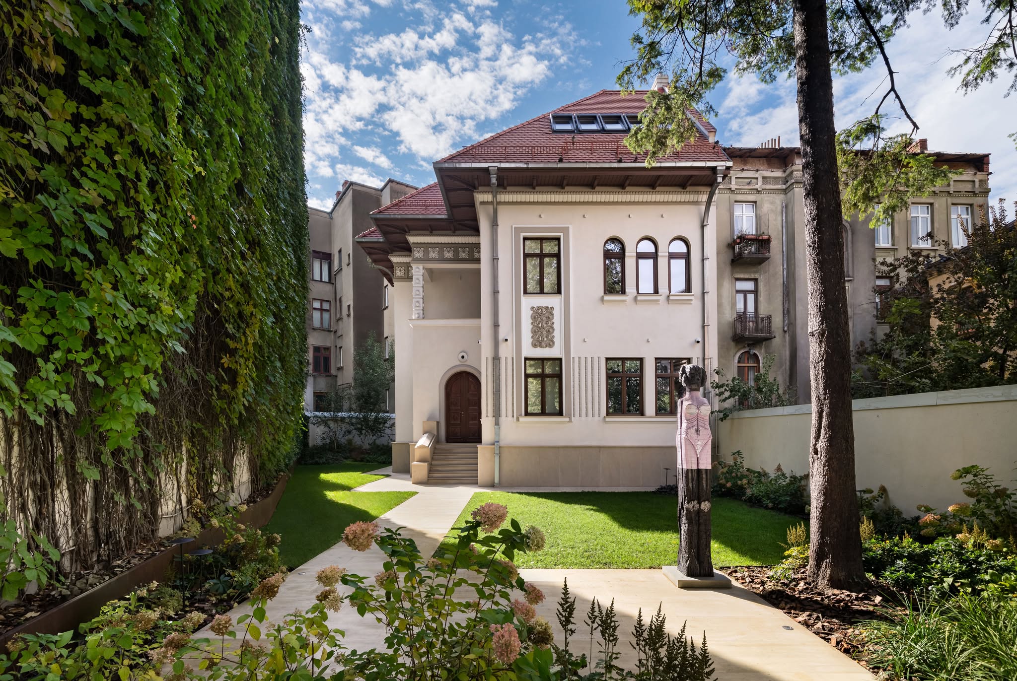 EVA Foundation: O întâlnire între două instituții conectate prin arta contemporană